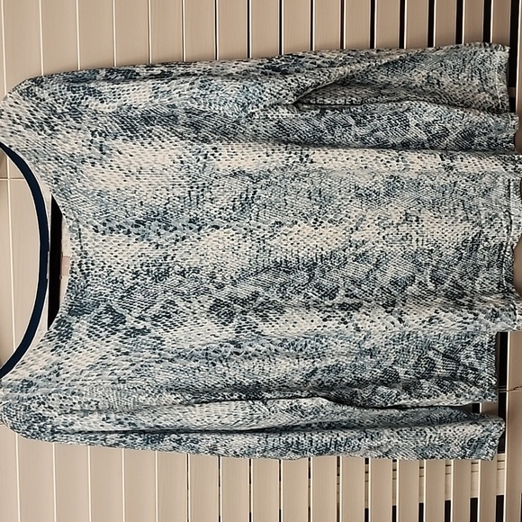 Chico's Blue Reptile Snake Print Bateau Neck Light Sweater Size Large 3 (XL) - Picture 7 of 7